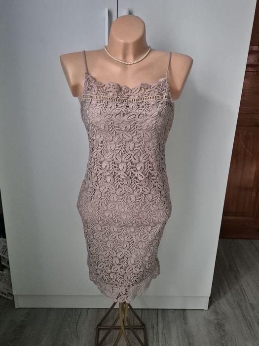 Romantyczna koronkowa sukienka w stylu boho