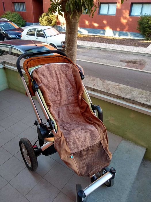 CARINHA para bebe QUINNY com acessórios.