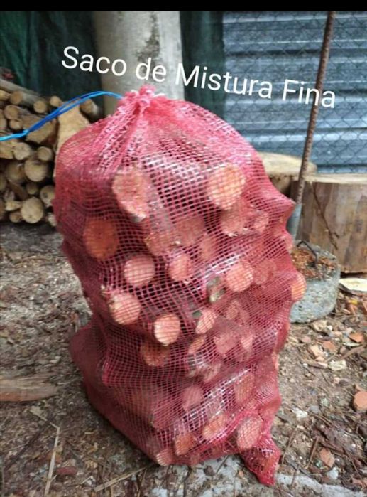 Lenha seca ao saco e ao Metro cúbico