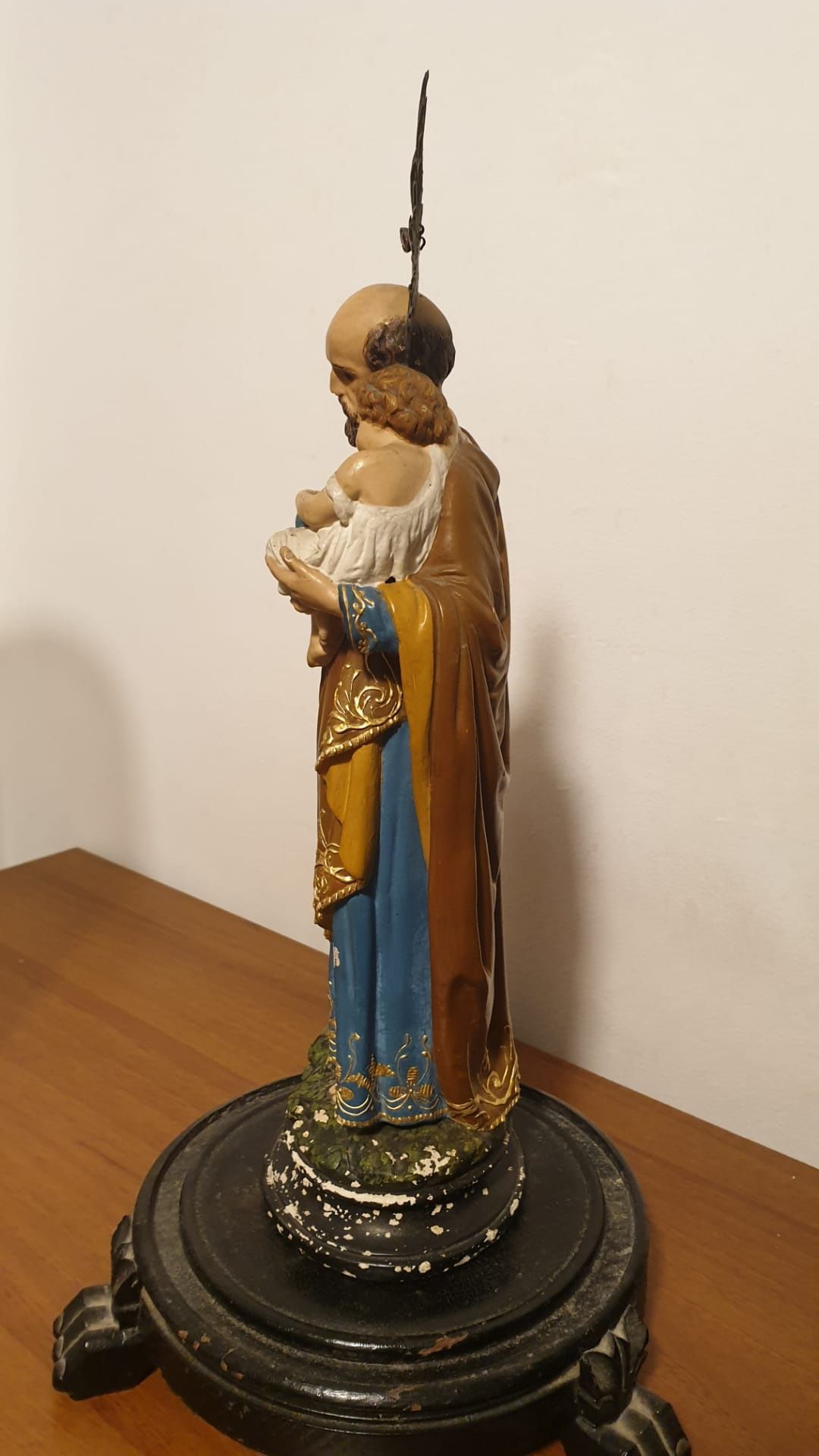 Antik, Figura sacra São José com Menino ao colo