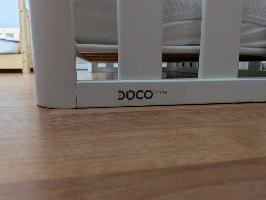 berço branco doco sleeping 120x60 com rodinhas + colchão