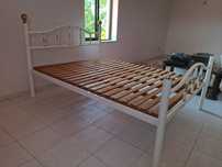 Uma cama 140x200