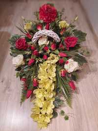 Kompozycja wiązanka kwiaty stroik na cmentarz grób