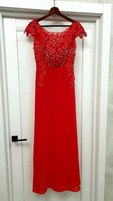 Платье на выпускной  коктейльное, нарядное