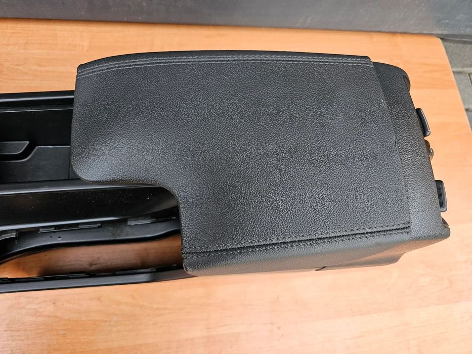 PODŁOKIETNIK SKÓRZANY TUNEL ŚRODKOWY RĘCZNY MANUALNY SCHOWEK OPEL INSIGNIA A EUROPA CZARNY