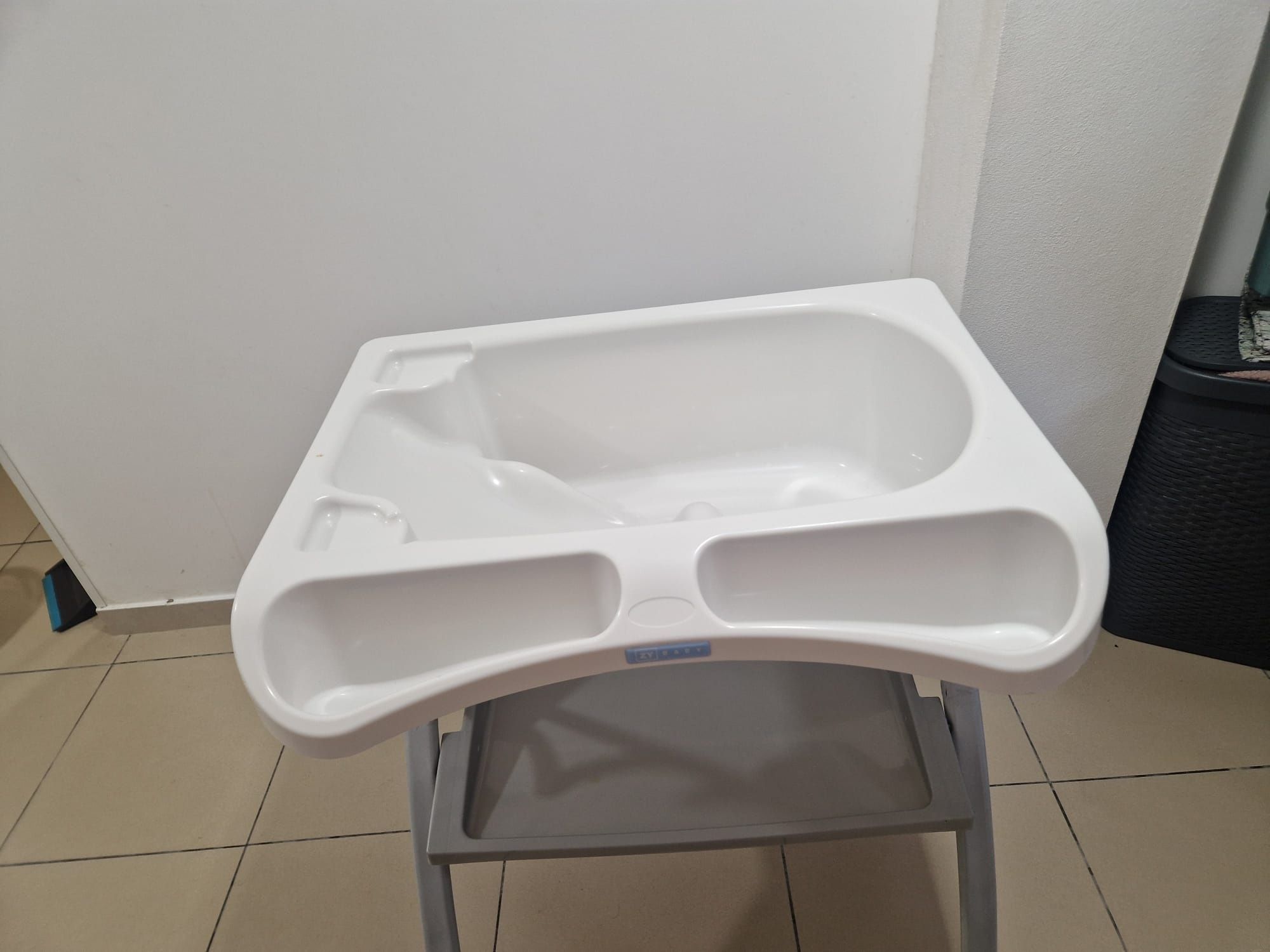 Mesa de Mudança e Banheira para Bebé Usada