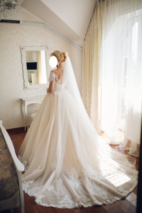 Продам весільну сукню