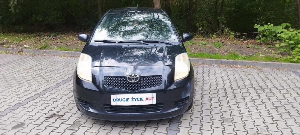 Toyota yaris 1.0 benzyna tani ekonomiczny woz dostawa zamiana skup aut
