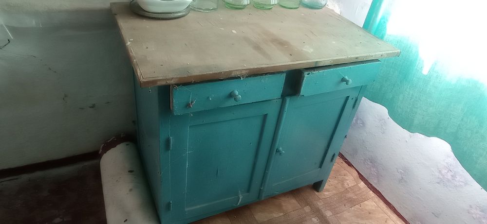 Продам тумбочки 2 в подарок