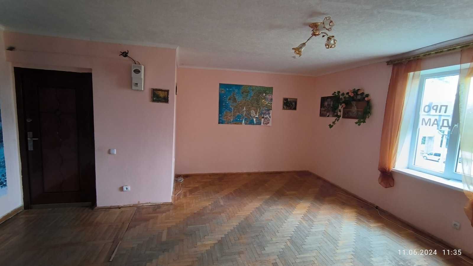 Меблі для офісу , чи крамниці .