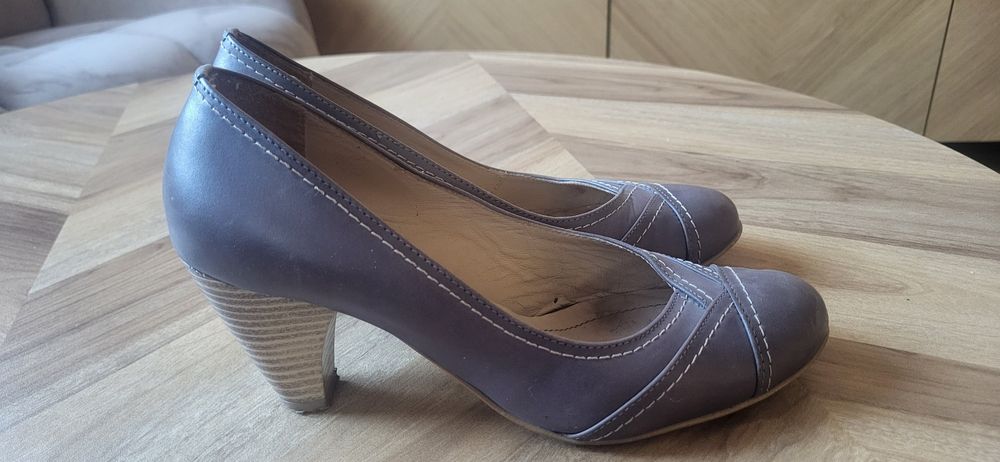 Buty na obcasie Lasocki 38