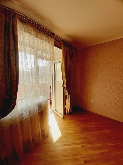 3 кімнатна квартира Рекордна / р-н Будинку меблів БК "Стікон"