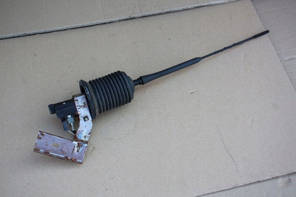 Wzmacniacz antenowy antena BMW e36 cabrio z3 ORYGINALNA 8375159