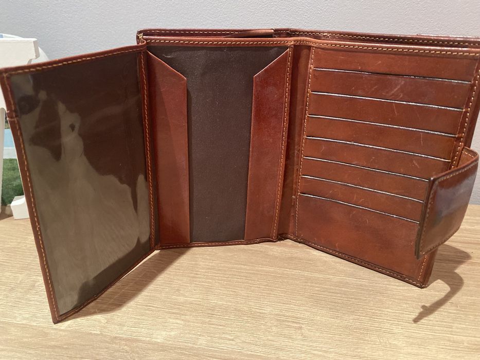 Carteira em pele castanha, para mulher