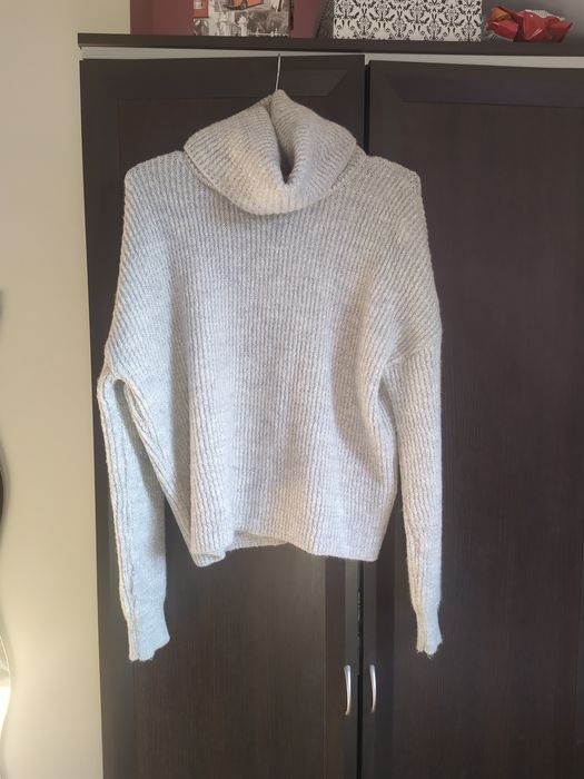 Sweter z golfem oversize Reserved