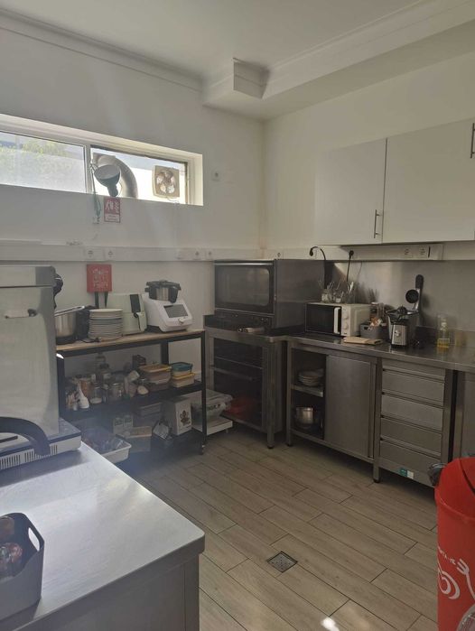 Equipamentos e Mobiliário de Café/Restaurante – Tudo Pronto a Usar