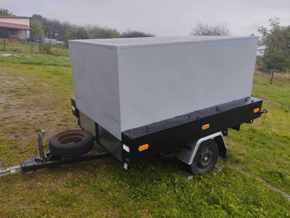 Przyczepa samochodowa