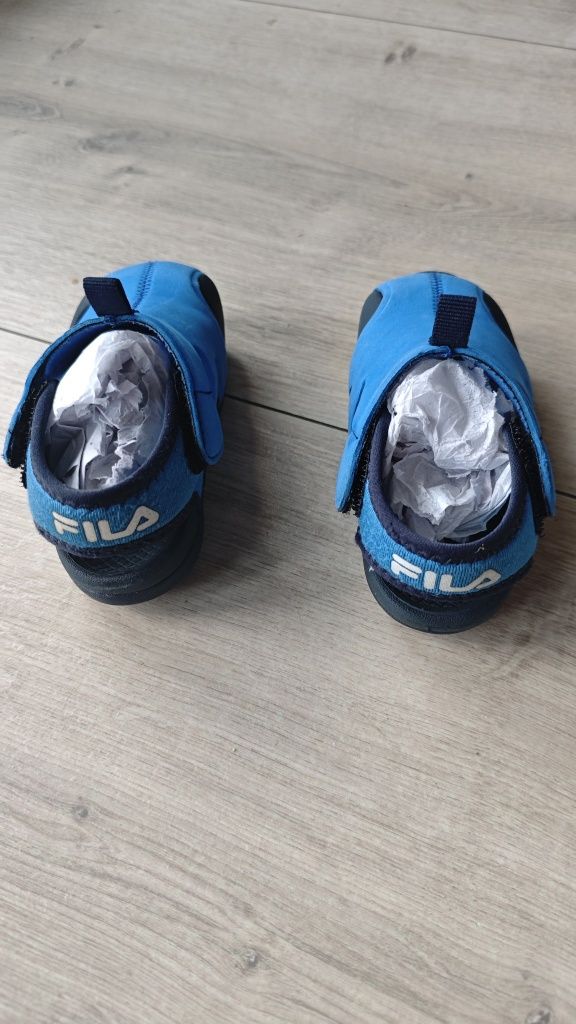 Buty z pianki rozm. 21; nowe rzepy