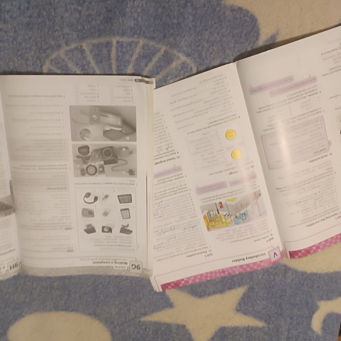 Solutions Third Edition Pre-Intermediate student's Book + Workbook