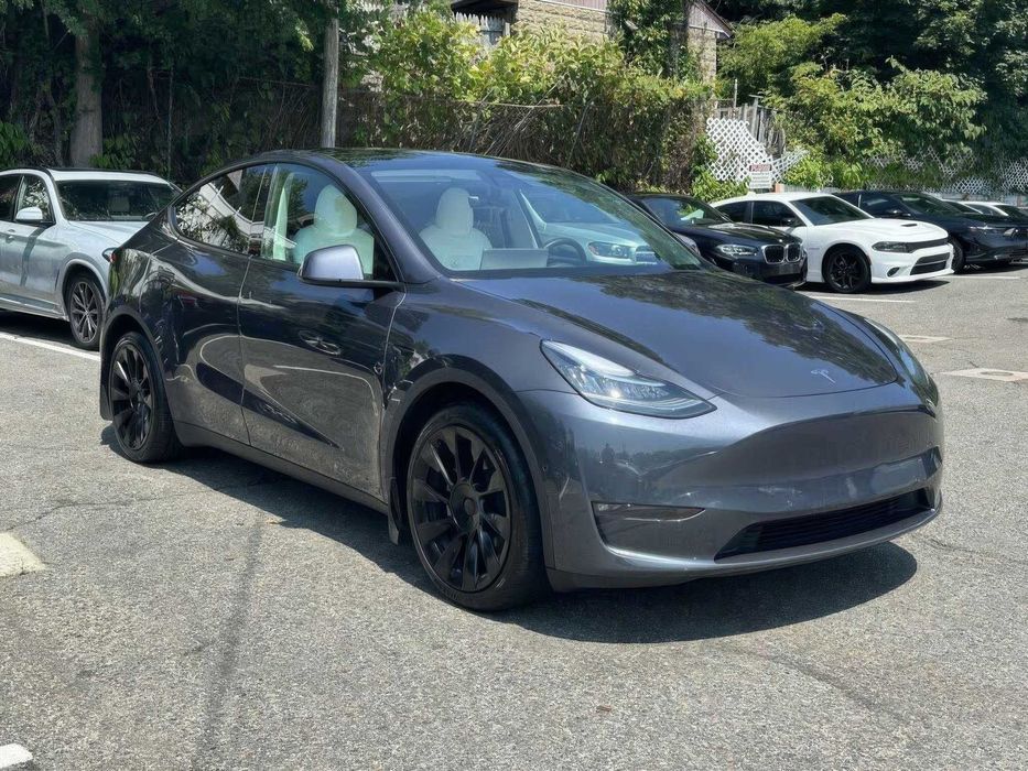 Tesla Model Y Long Range      2021