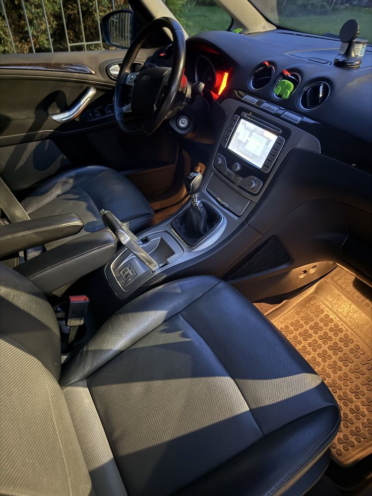 Ford Galaxy GHIA 2009 2.0 dobre wyposażenie