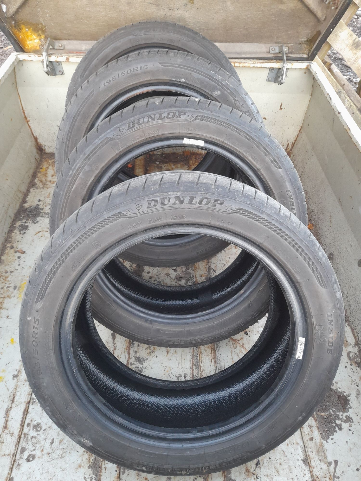 Komplet opon letnich 195/50 R15 Dunlop