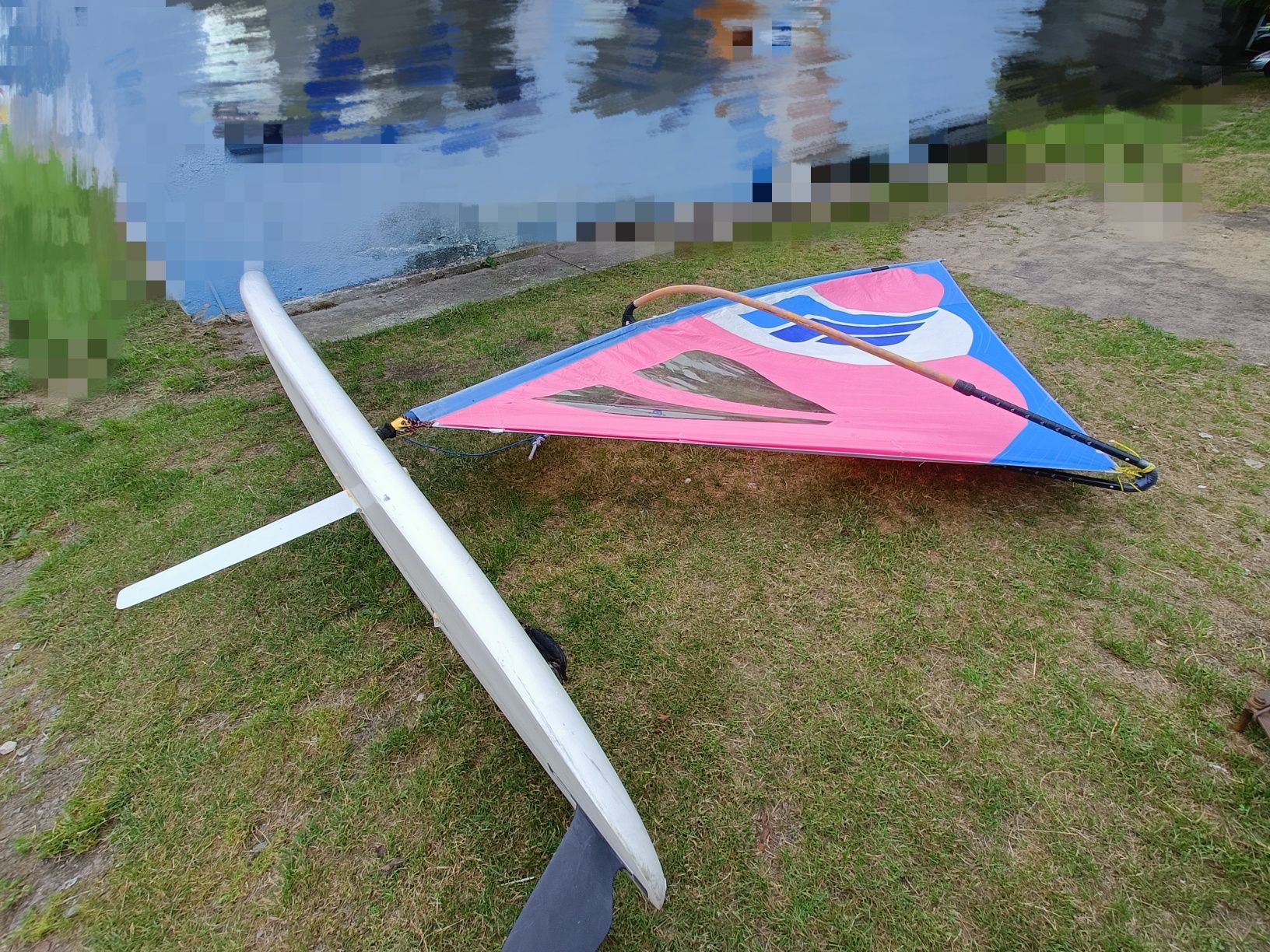 Deska i żagiel do windsurfingu Fanatic
Deska firmy 2Fun& Function