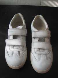 Buty dla dziewczynki Primigi roz. 36 skóra kolor biały na rzepy