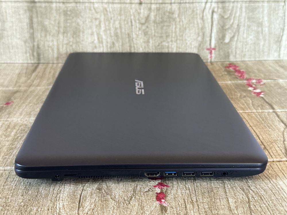 Ноутбук Asus X543UB-DM1296T i3 256 Gb Geforce MX110 состояние нового