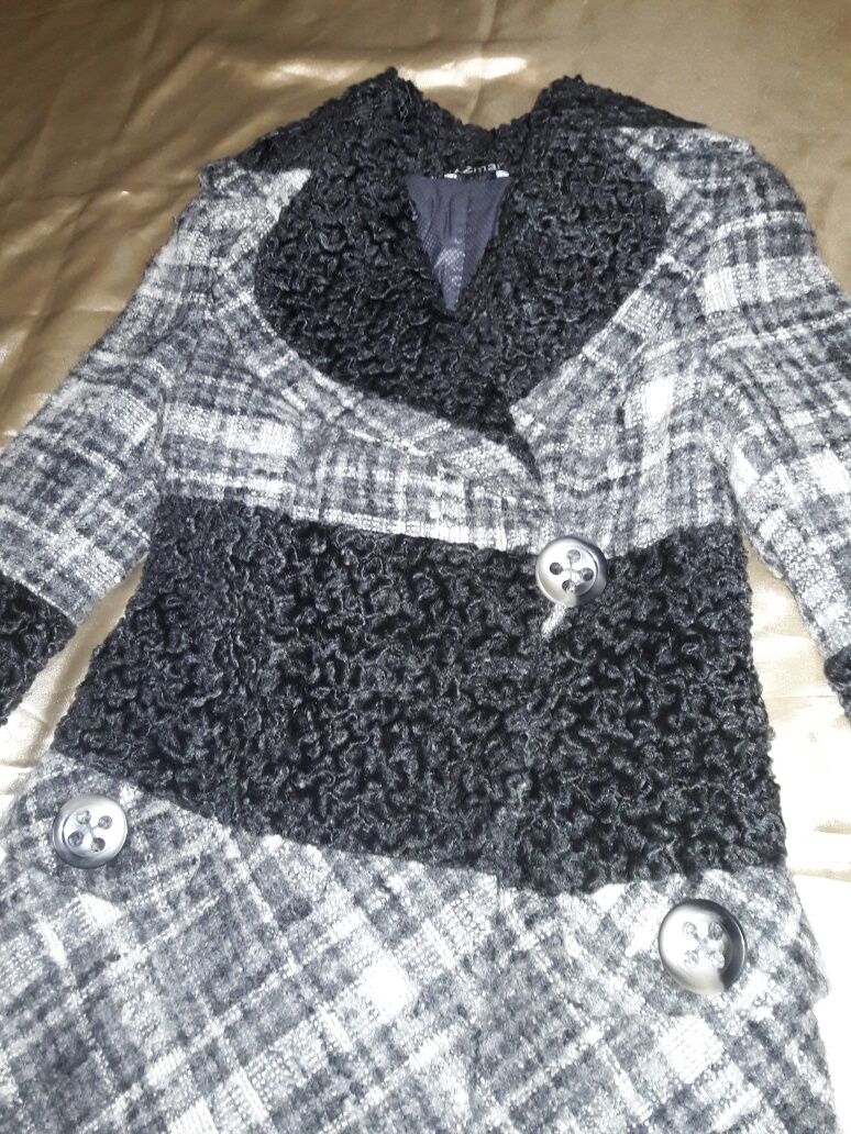 Женское шерстяное пальто Frizman. Каракуль