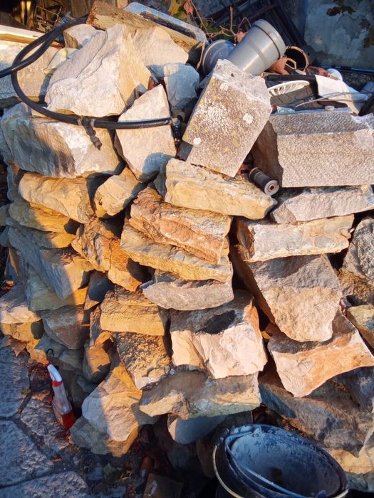 Dou pedras para muro