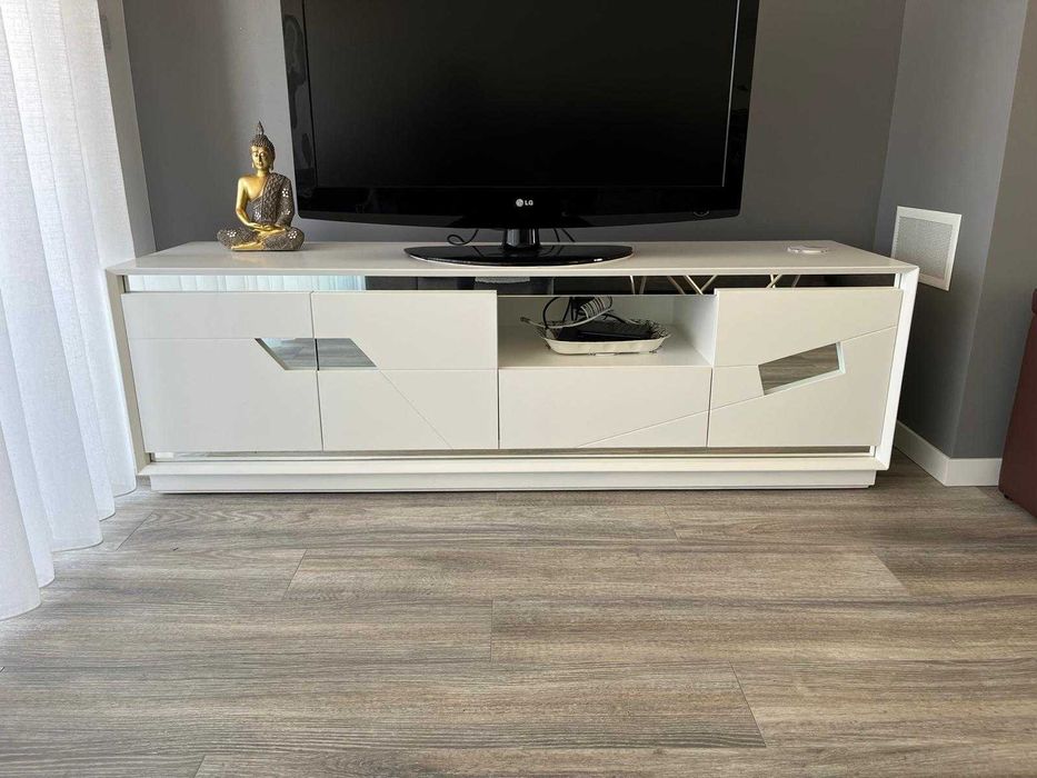 Mesa tv lacada branca