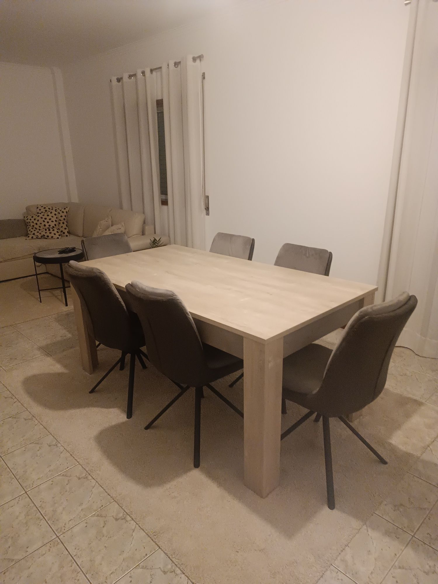 Conjunto aparador + mesa de jantar