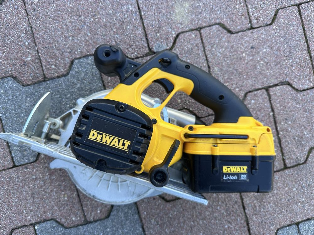 Piła pilarka tarczowa DEWALT DC310 700Watt / bateria 28V  2,2ah