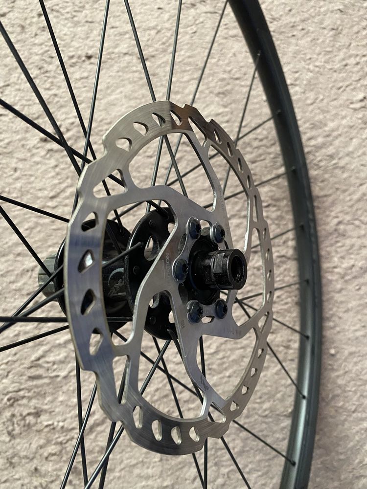 Колесо переднє Specialized Axis