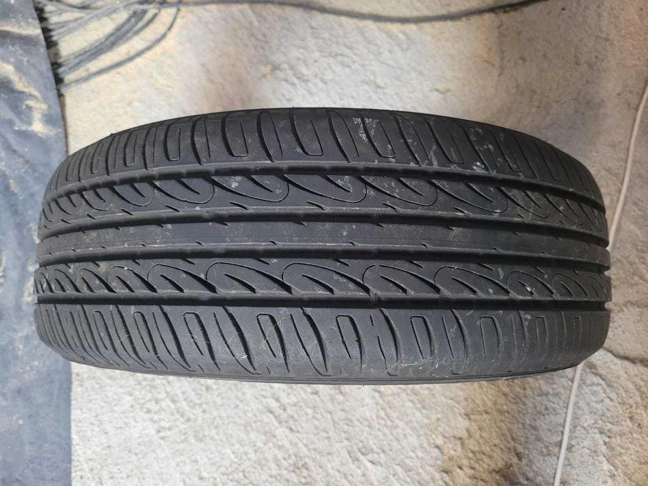 Komplet letnich opon 195/65 R15 w bardzo dobrym stanie.ODBIÓR OSOBISTY
