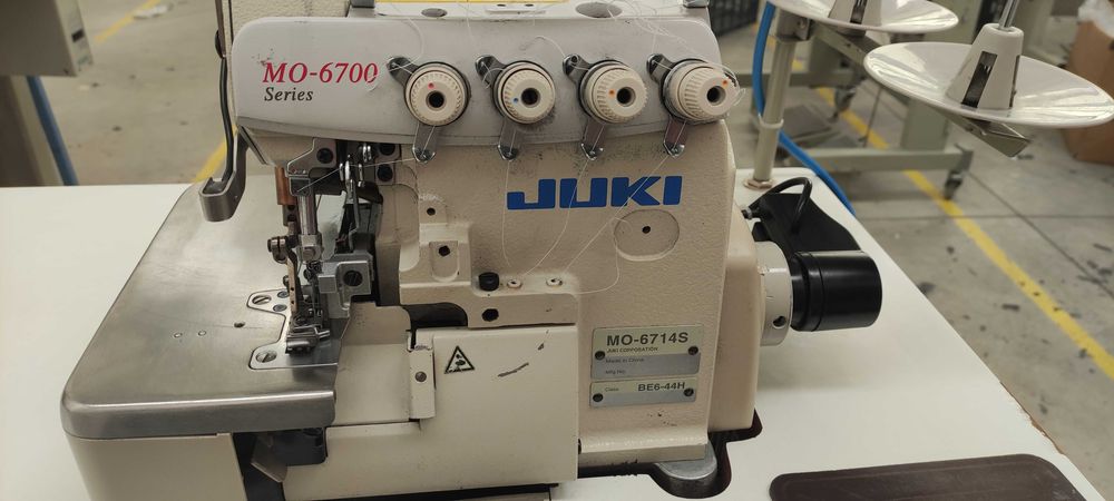 Máquina  de Corte e Cose  JUKI MO6714S
