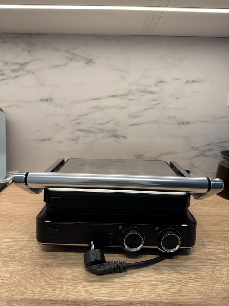 Grill elektryczny GÖTZE & JENSEN GL802X