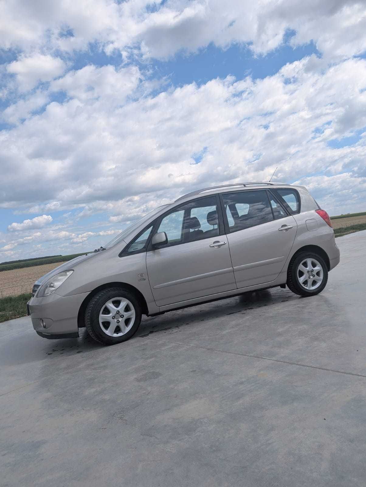 Toyota corolla verso 2,0 zadbana