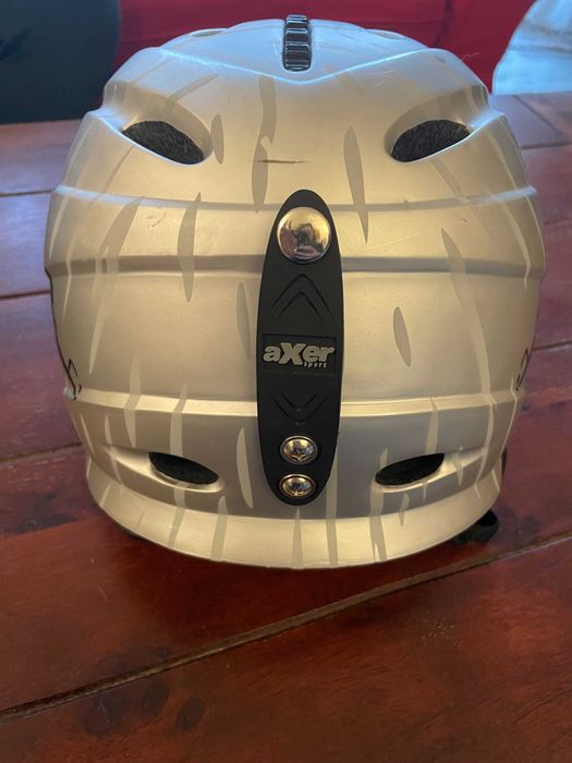 kask narciarski axer