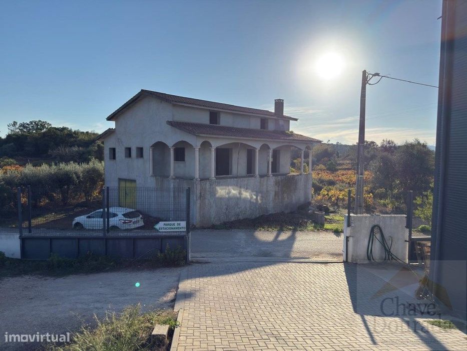 Moradia T3 com sótão, garagem e terreno - 4km do centro de Penela