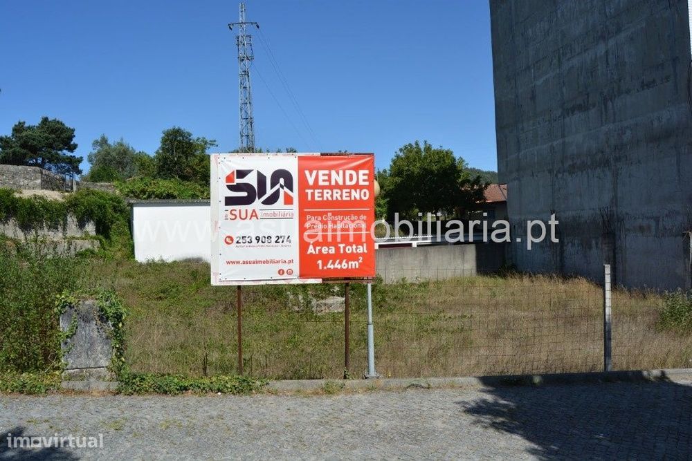 Terreno p/ Construção de Prédio - Ferreiros
