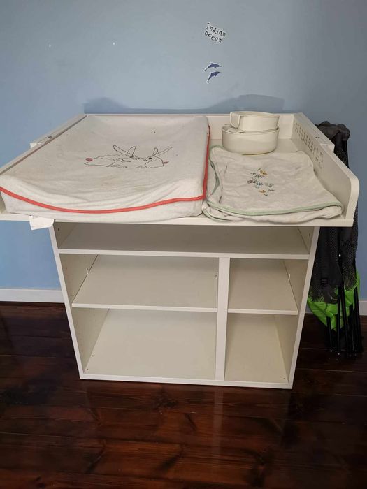 Komoda Smastad Ikea z przewijakiem i akcesoriami