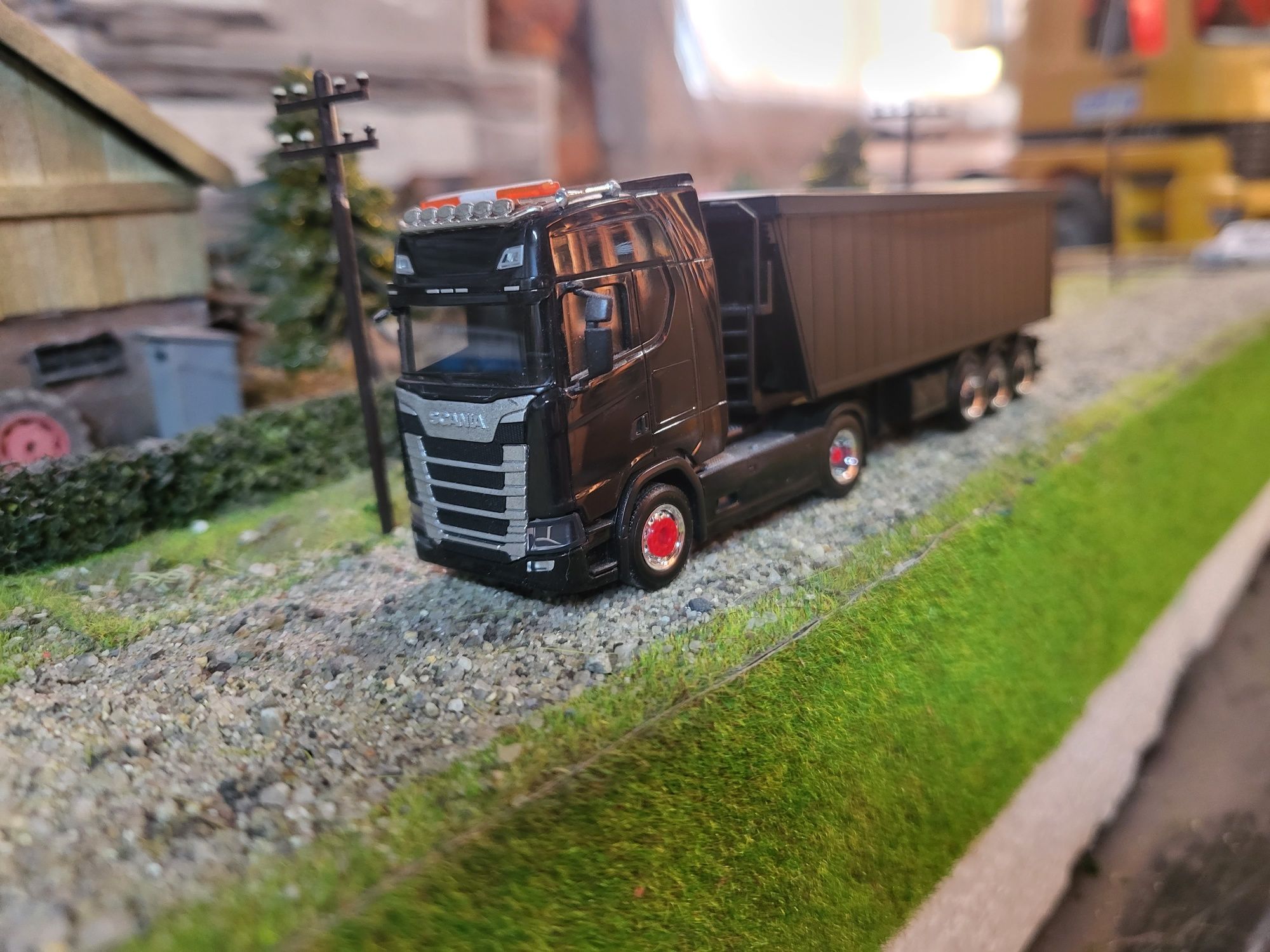 Scania S ciągnik z naczepą wywrotką 1/87