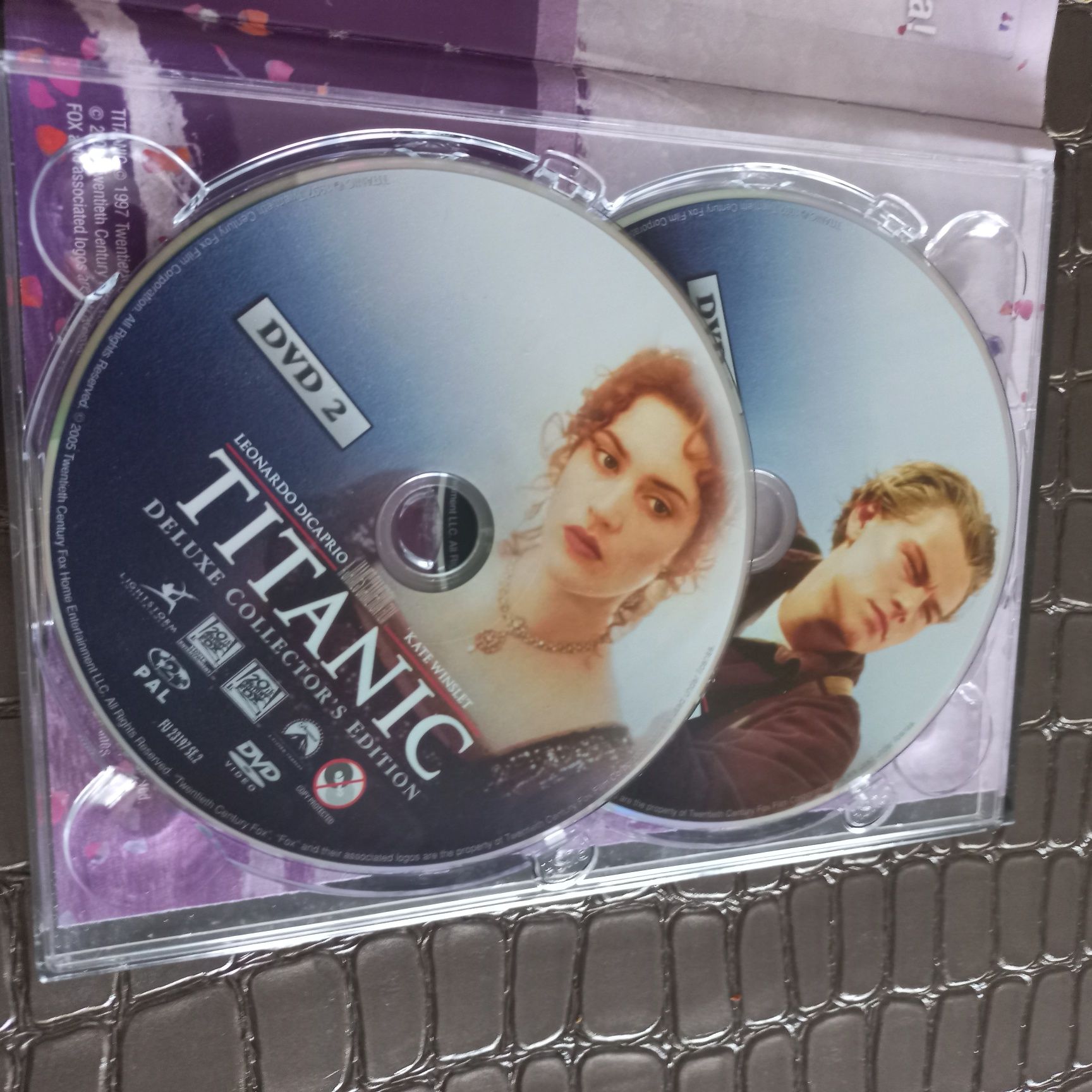 Filmy DVD Dwie płyty w kasecie