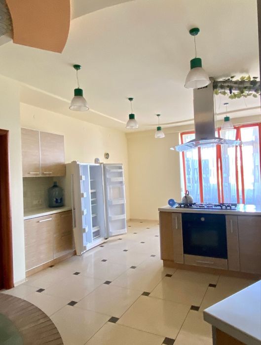 Простора та затишна квартира на вул.Млинова