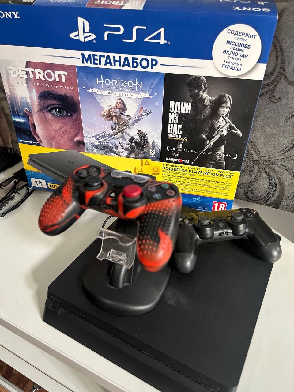 PS 4slim 1TB  2 джойстика ,безпровідна зарядка,всі шнури в комплекті