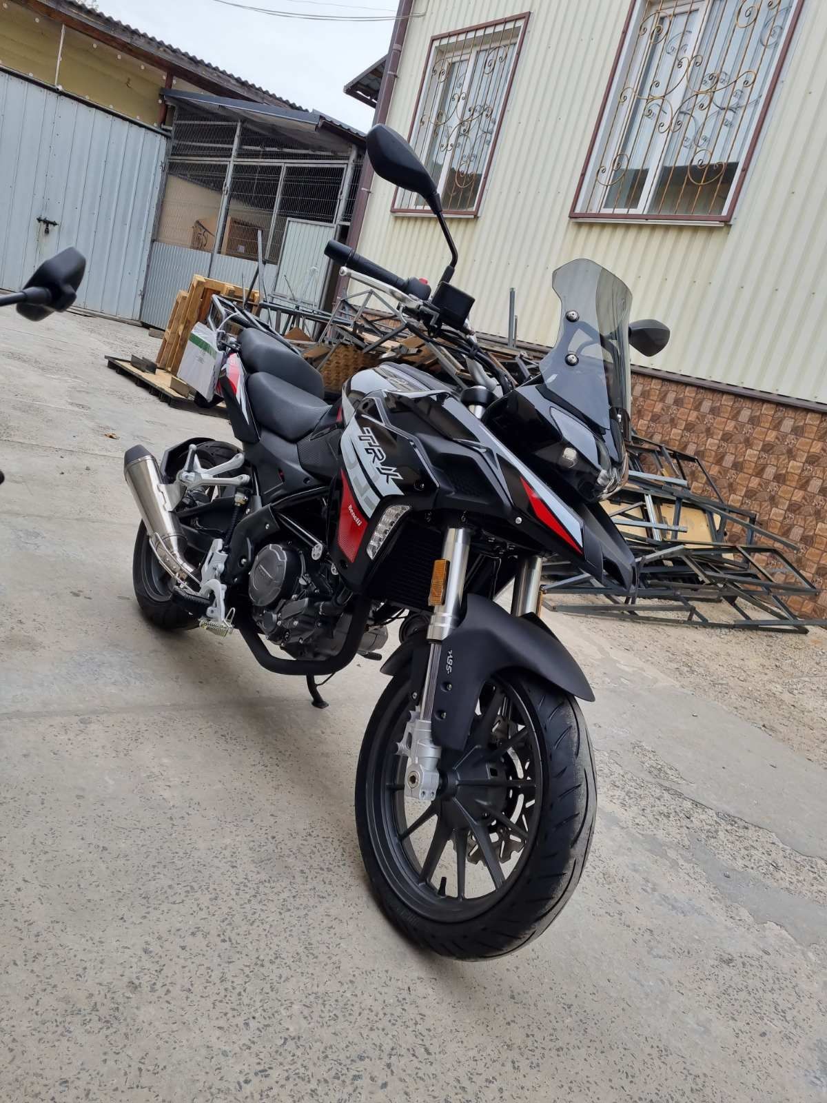 Мотоцикл Benelli trk 251