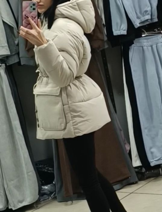 Зимова куртка на затяжках