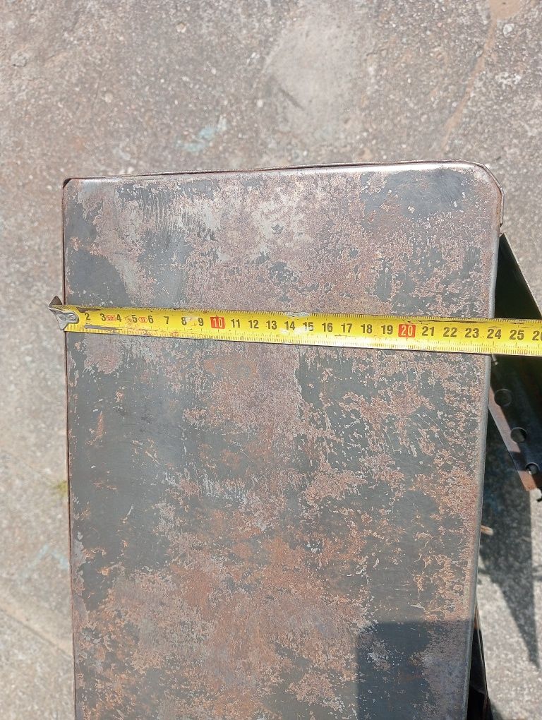 Szafka wisząca metalowa z epoki PRL
